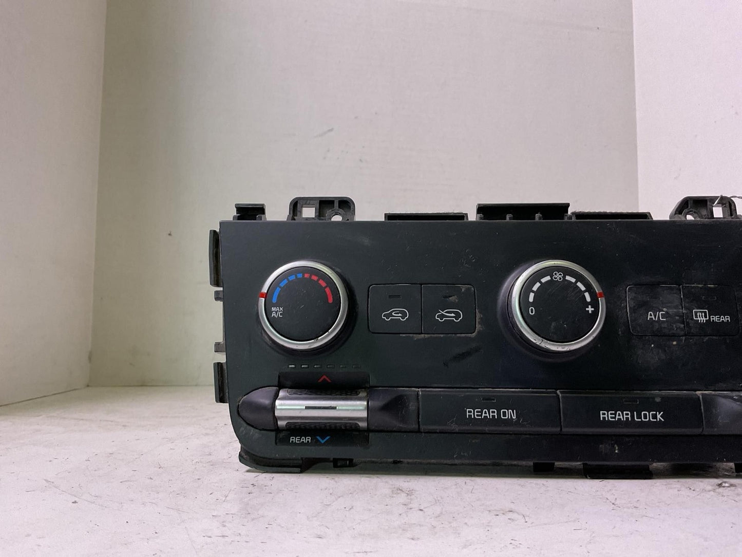 Heater A/c Control KIA CARNIVAL 221