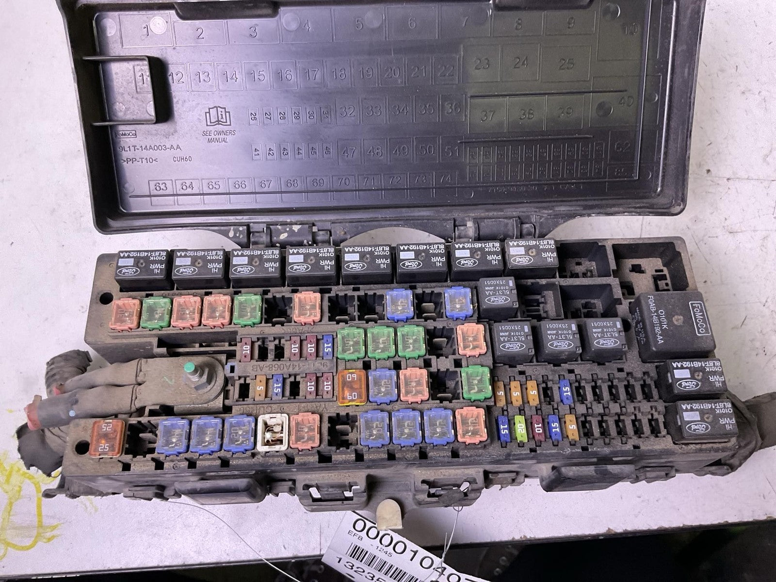 Engine Fuse Box FORD PICKUP F150 11 12 13 140