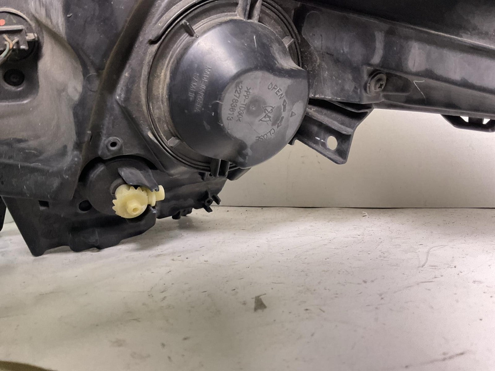 Headlamp Assembly CADILLAC ATS Left 13 14 15 16 17 183