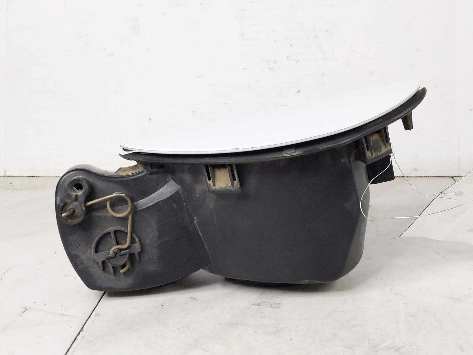 Fuel Tank Door CHRYSLER 200 15 16 174