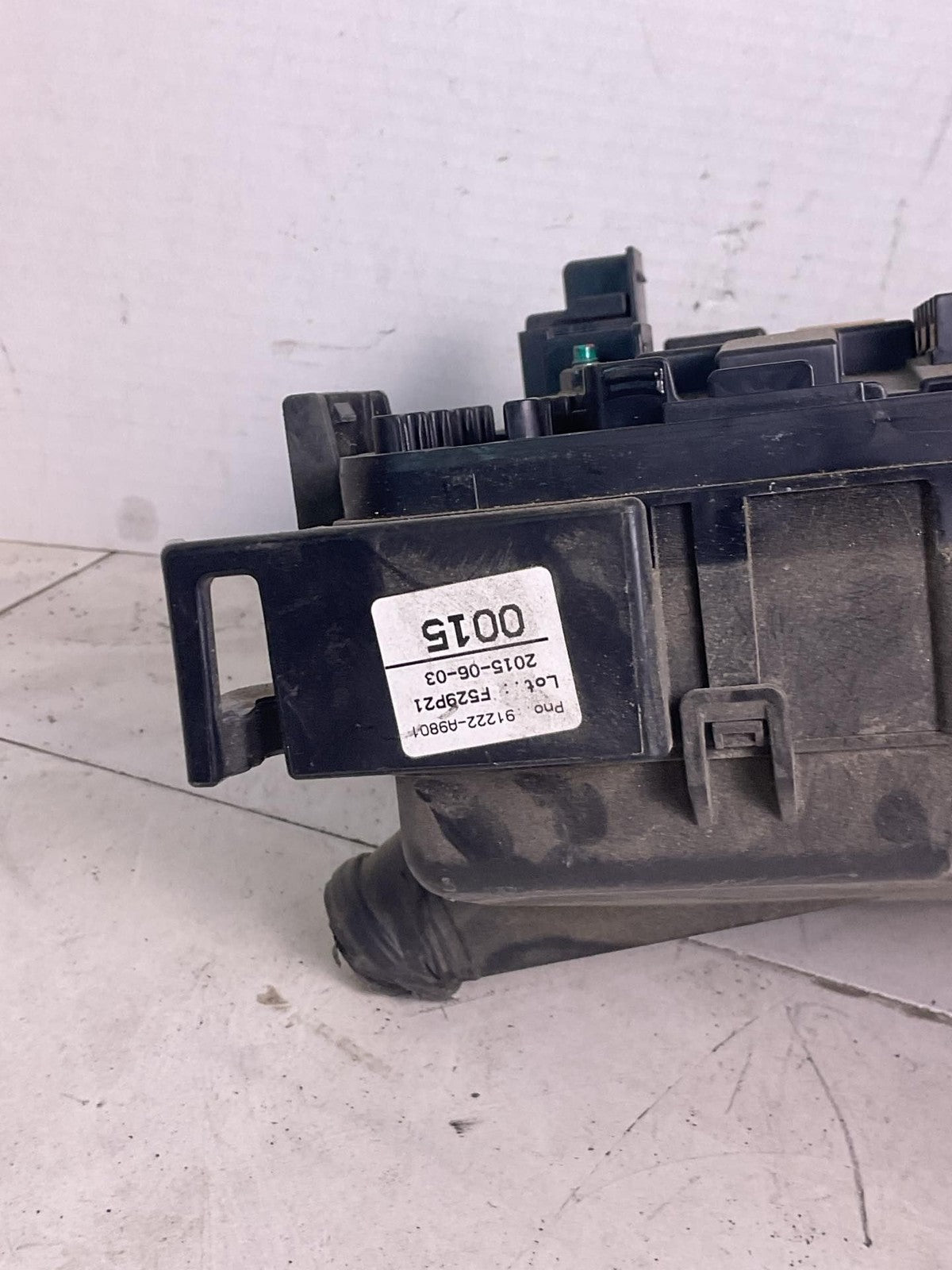 Engine Fuse Box KIA SEDONA 15 16 17 185