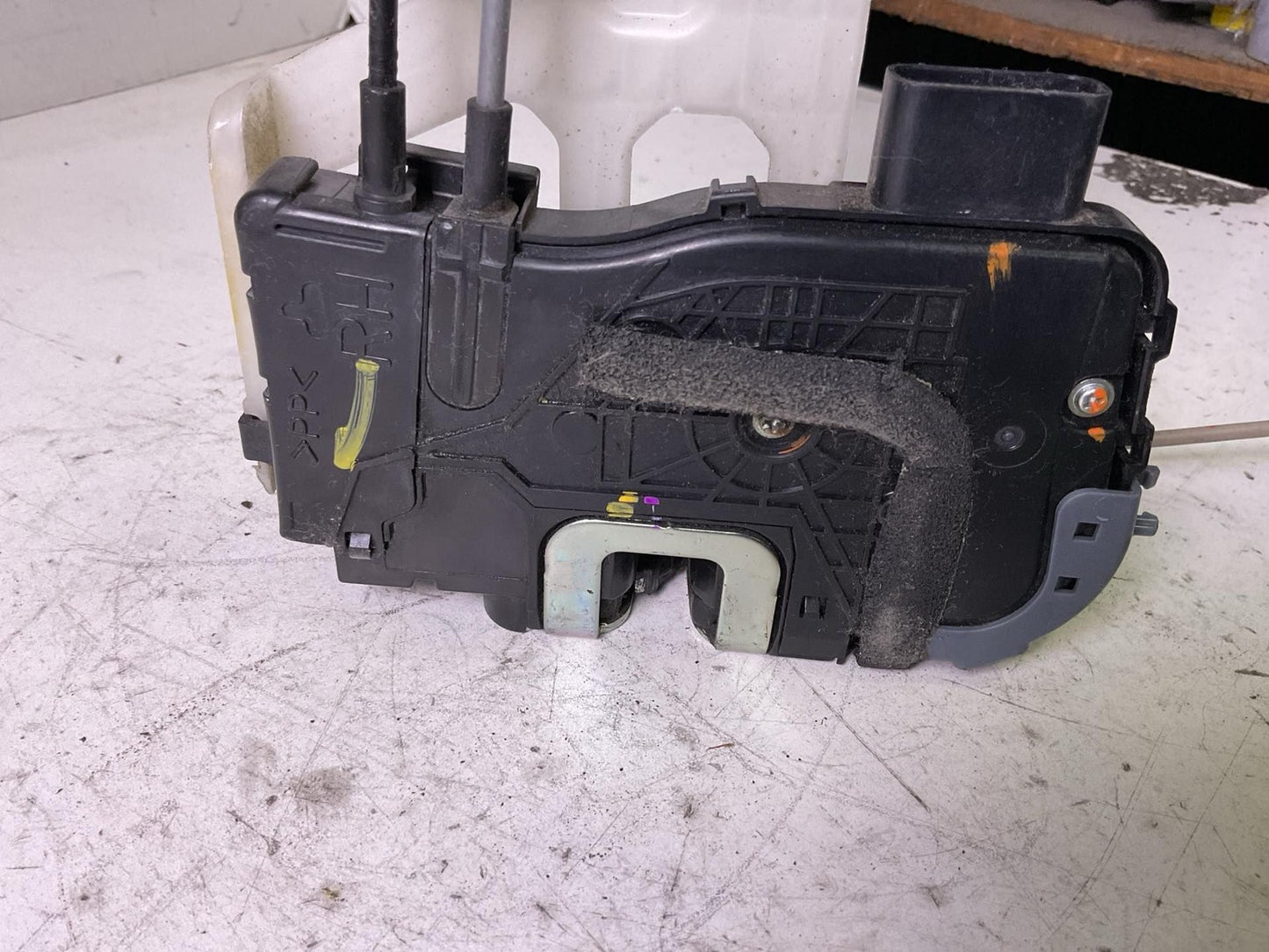 Front Door Latch HYUNDAI SONATA Right 11 12 13 14 156