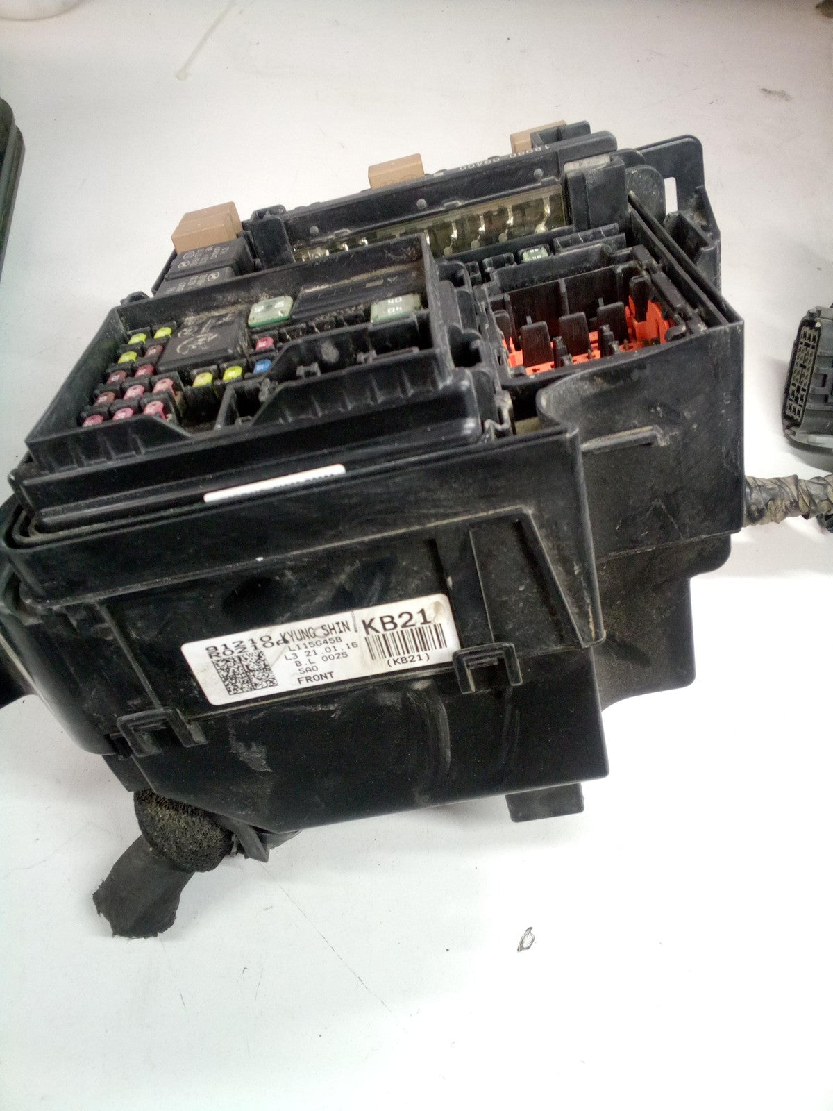 Engine Fuse Box KIA CARNIVAL 228