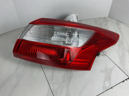 Tail Light Assembly FORD FOCUS Right 12 13 140