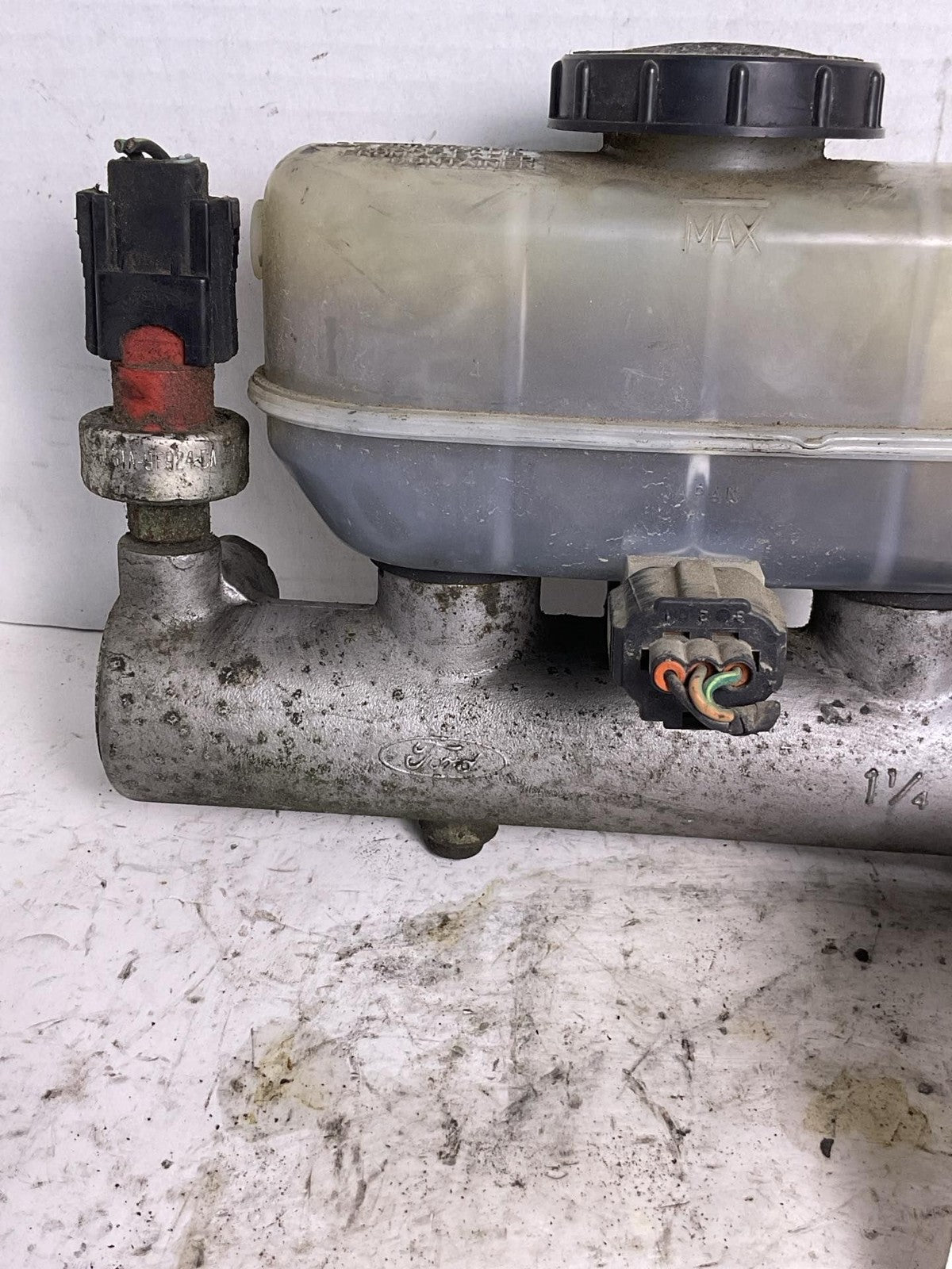 Master Cylinder FORD PICKUP F150 00 01 02 03 0412