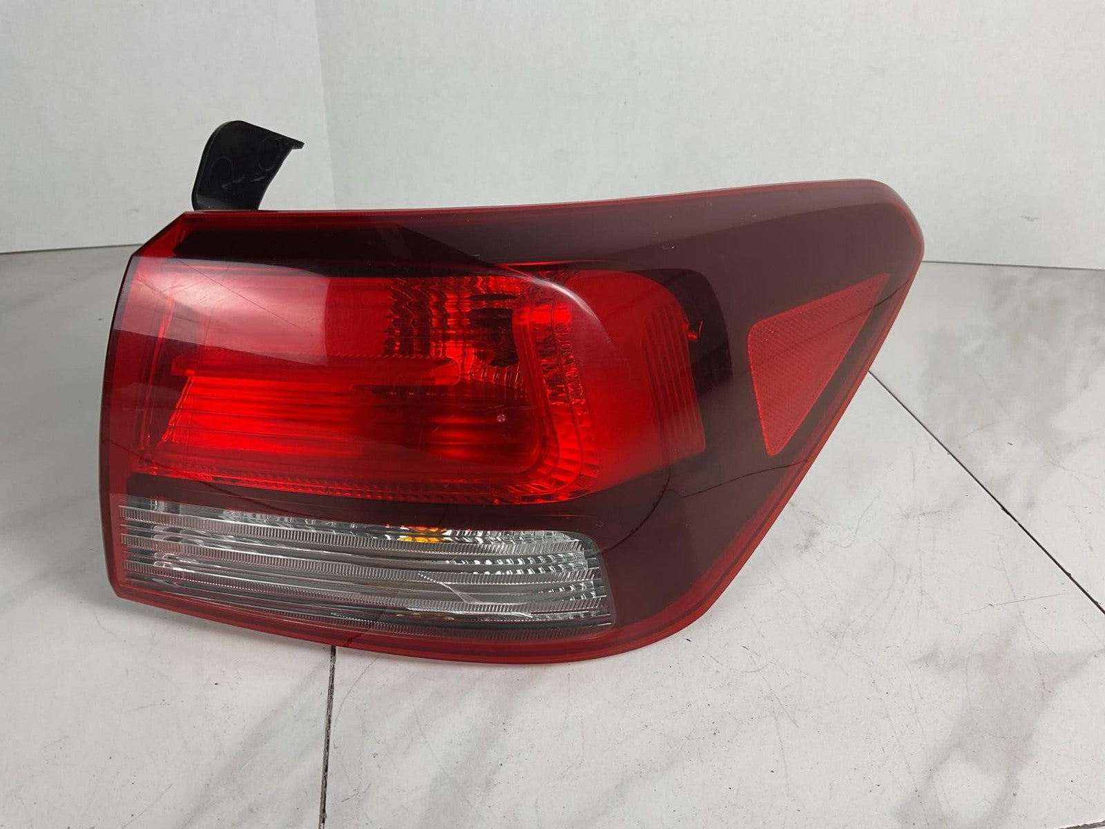 Tail Light Assembly KIA RIO Right 18 19 20 21 22 233