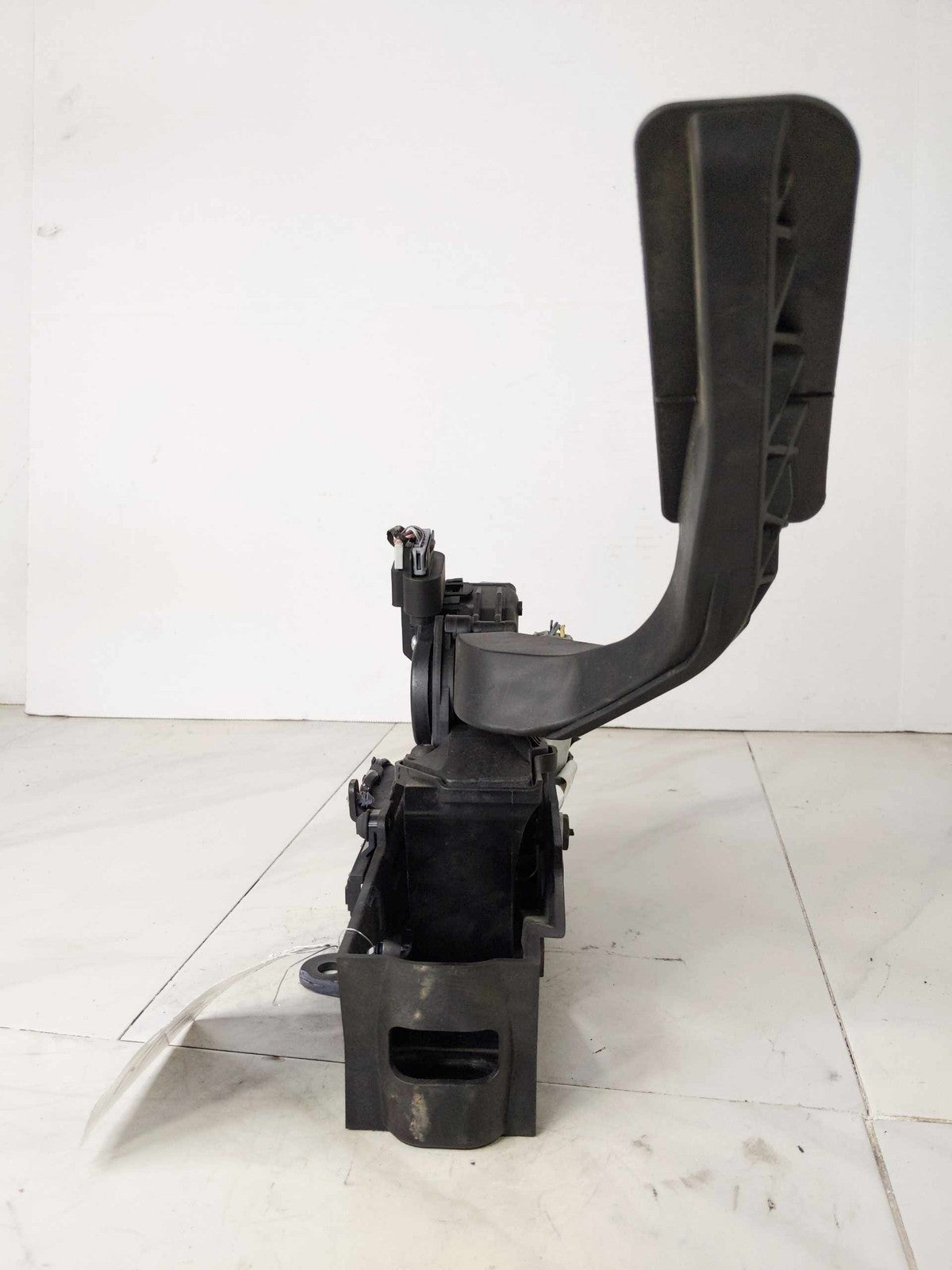 Gas Pedal GMC YUKON 153