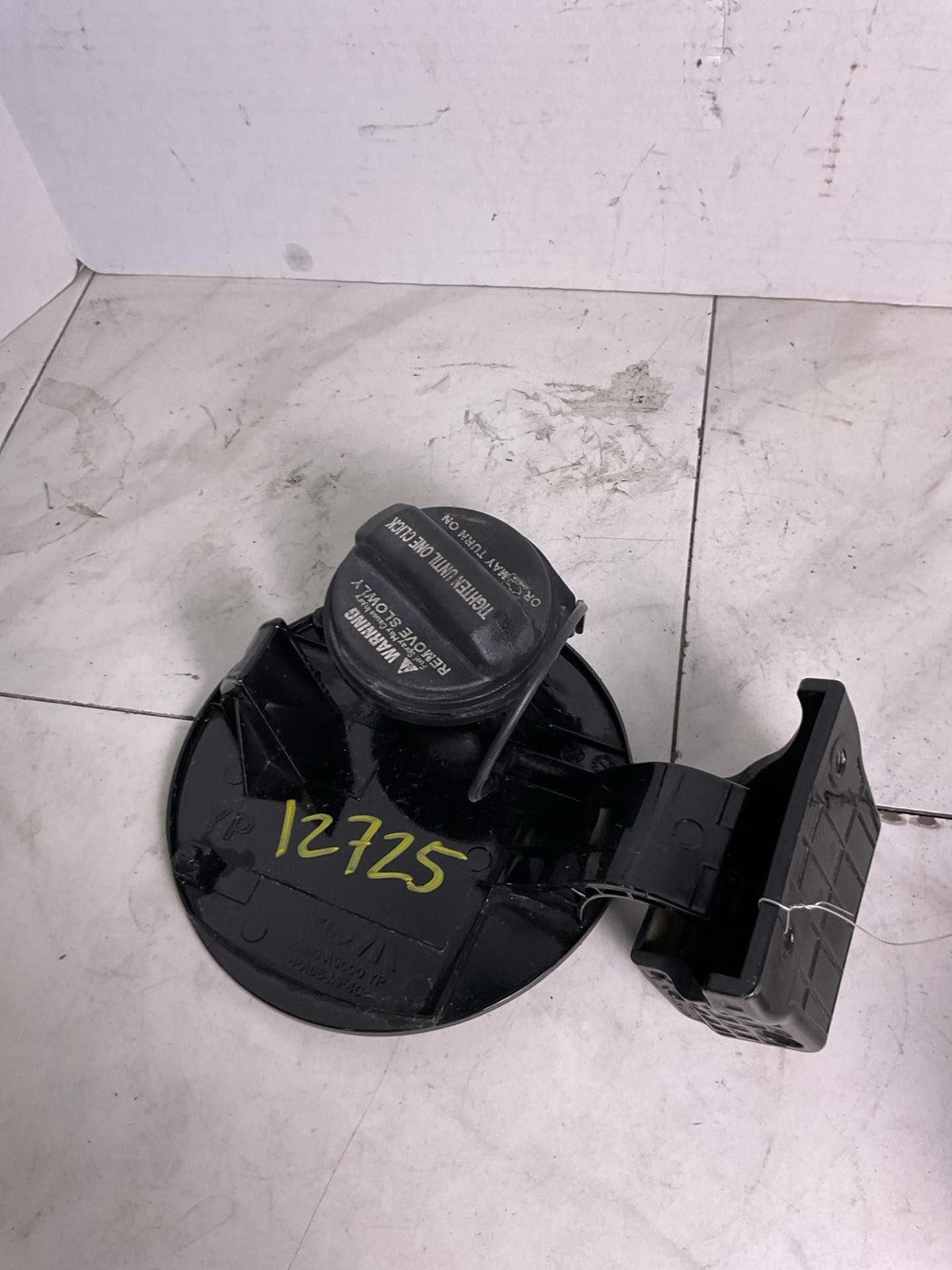 Fuel Tank Door KIA SEDONA 15 16 17 182