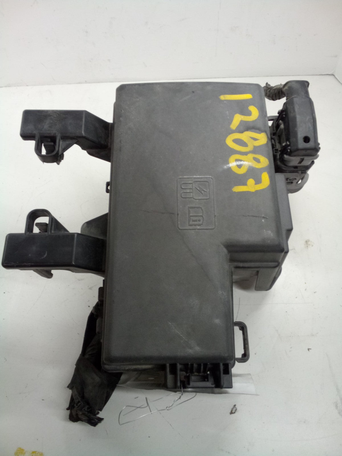 Engine Fuse Box FORD MUSTANG 201