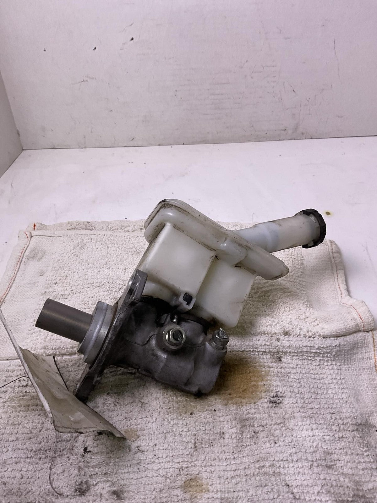 Master Cylinder NISSAN VERSA 12 13 14 15 16 17 18 191