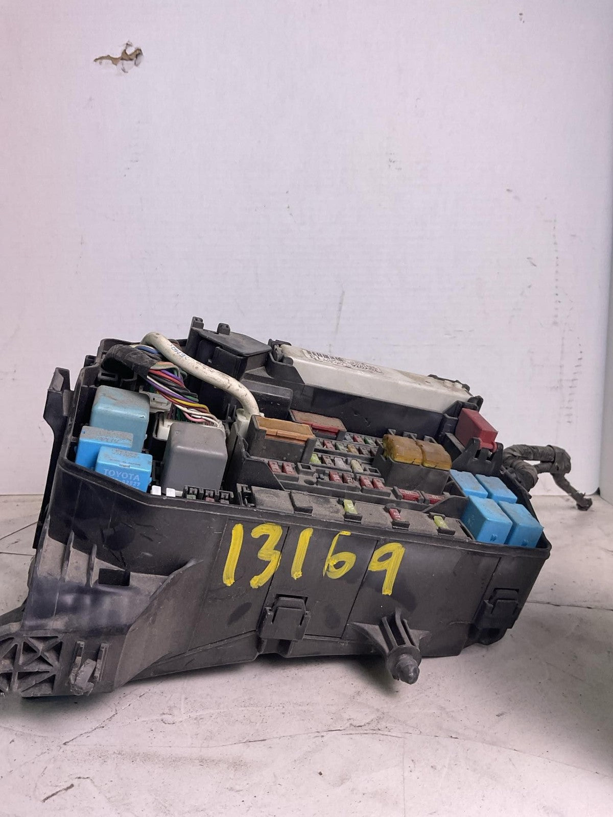 Engine Fuse Box LEXUS CT200H 11 12 134