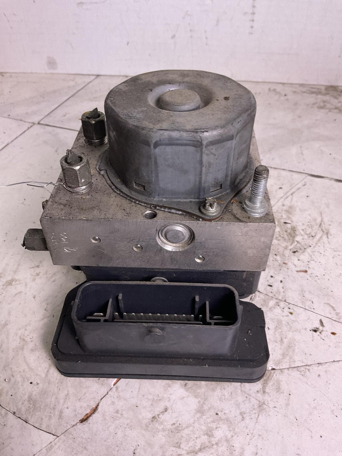 Anti-lock Brake Parts NISSAN VERSA 14 15 16 17 18 190