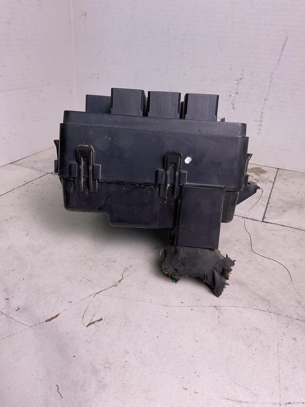 Engine Fuse Box DODGE CHARGER 19 202