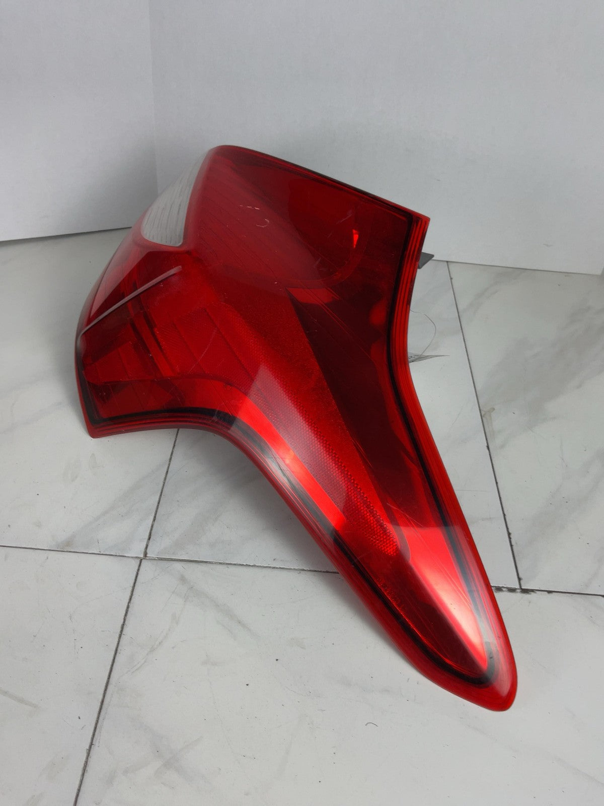 Tail Light Assembly FORD FOCUS Right 12 13 142