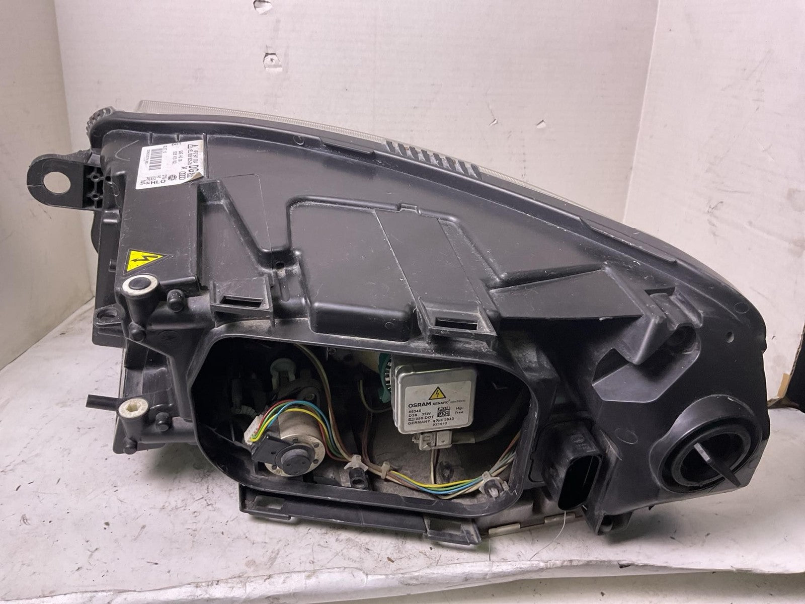 Headlamp Assembly AUDI A6 Right 09 10 111