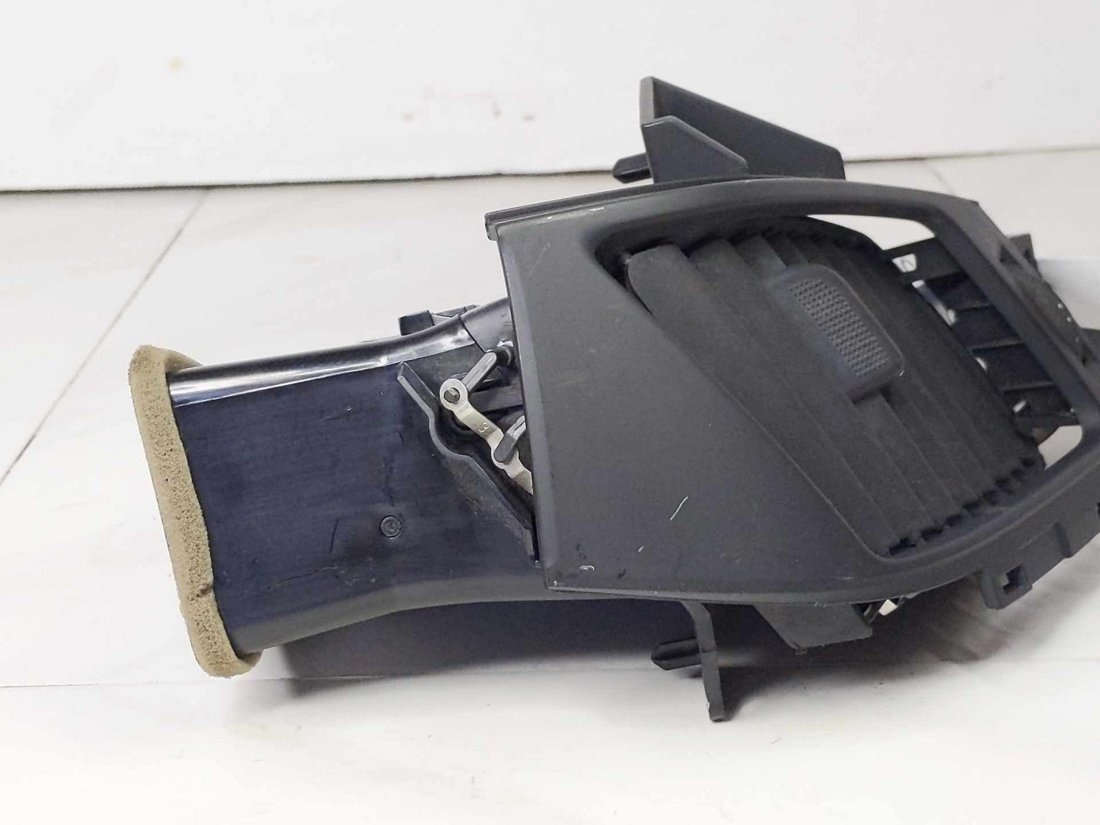 Air Cond./heater Vents GMC YUKON 153