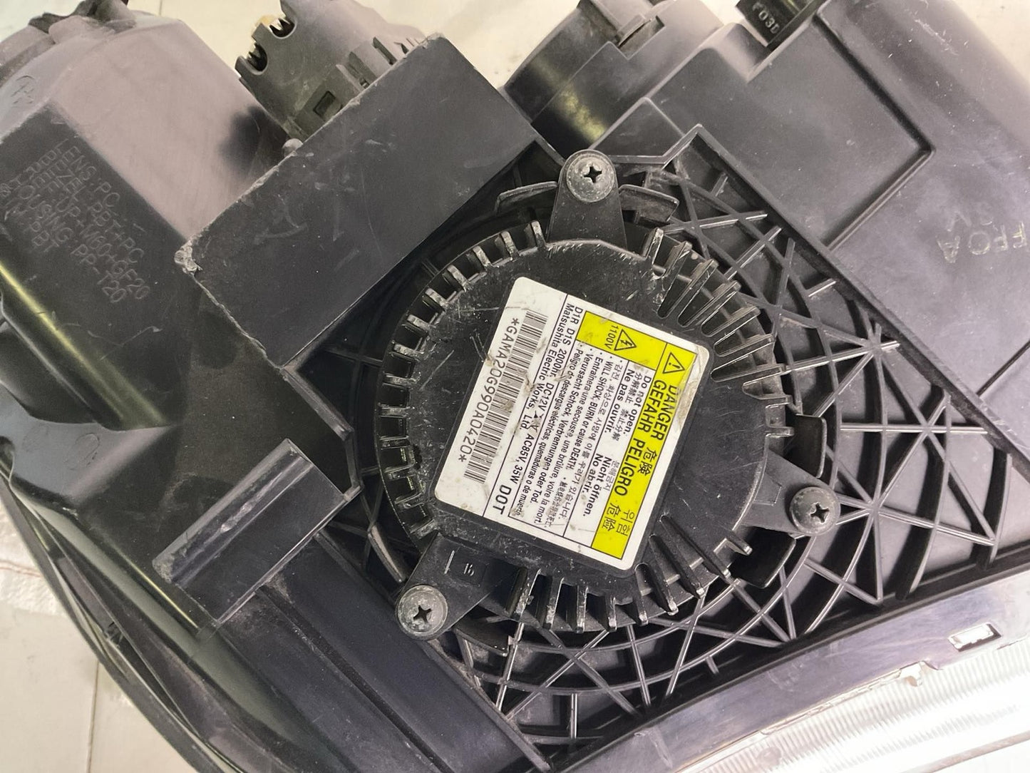 Headlamp Assembly HYUNDAI GENESIS Left 09 10 11 126