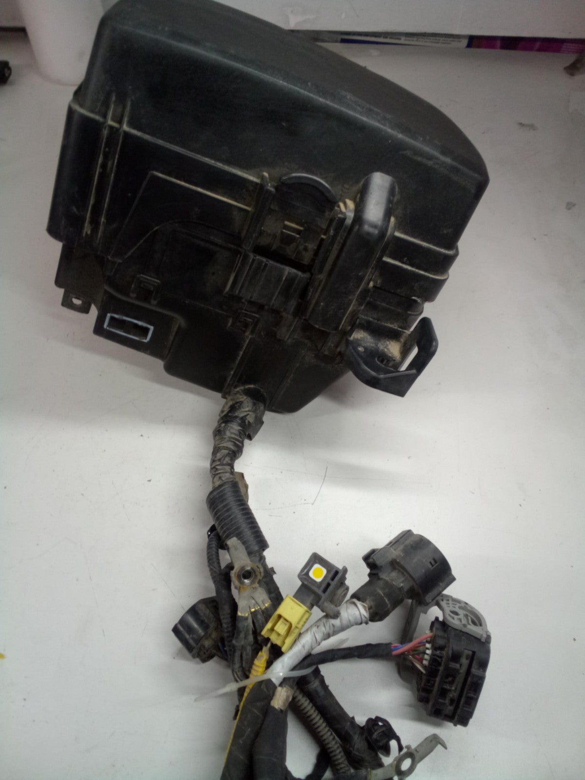 Engine Fuse Box KIA CARNIVAL 223