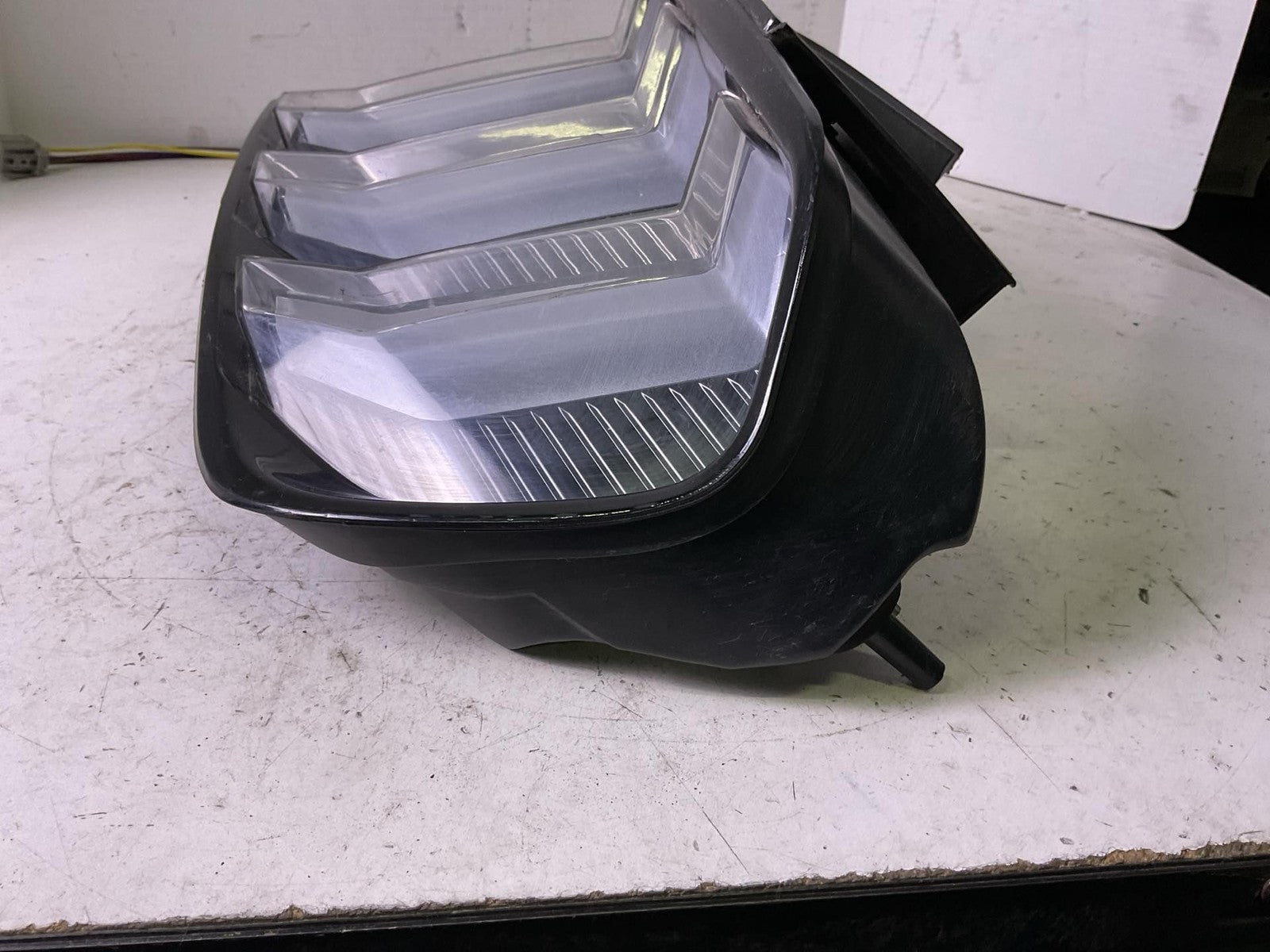 Tail Light Assembly FORD MUSTANG Right 18 19 20 21 22 232