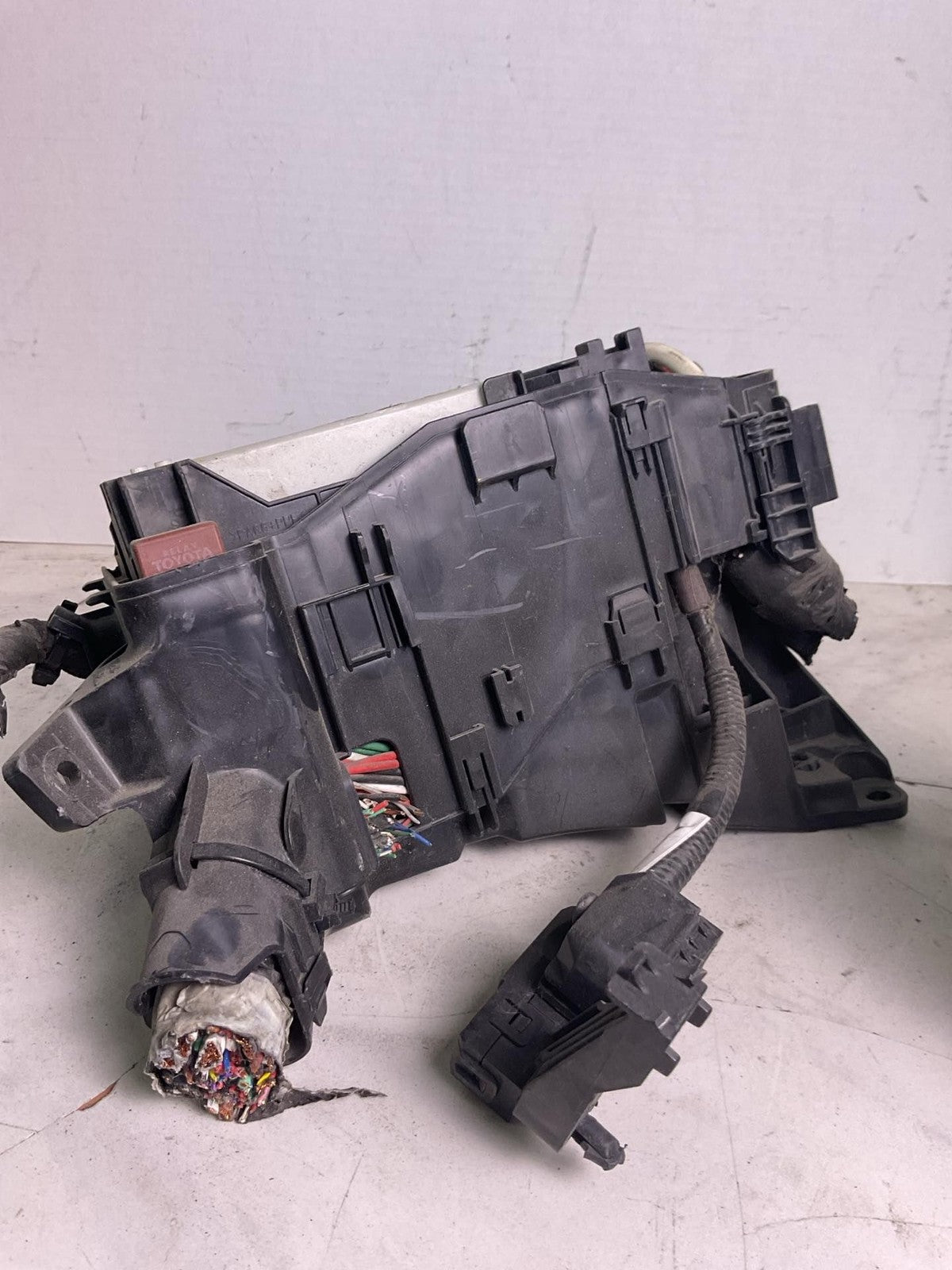 Engine Fuse Box LEXUS CT200H 11 12 132