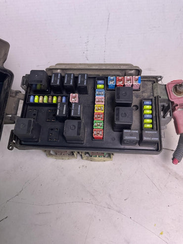 Engine Fuse Box CHRYSLER 300 06 071