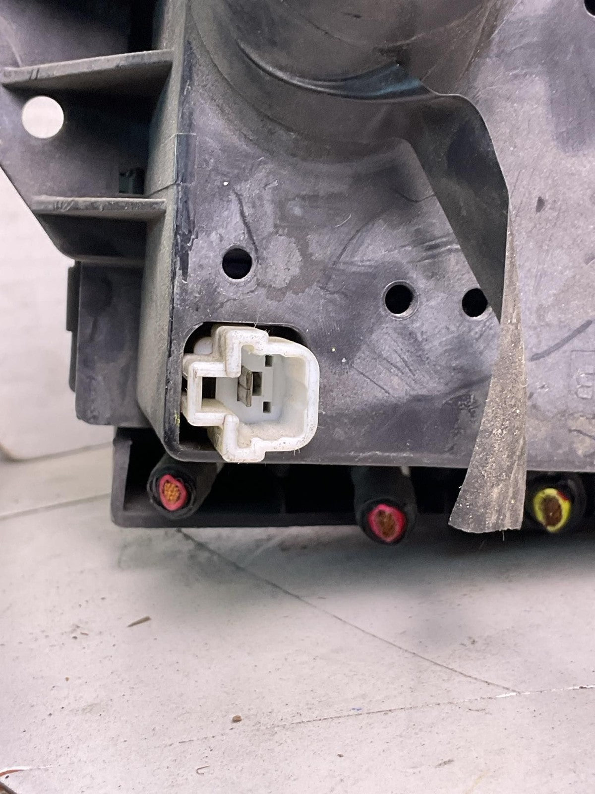 Engine Fuse Box MERCURY MARINER 114