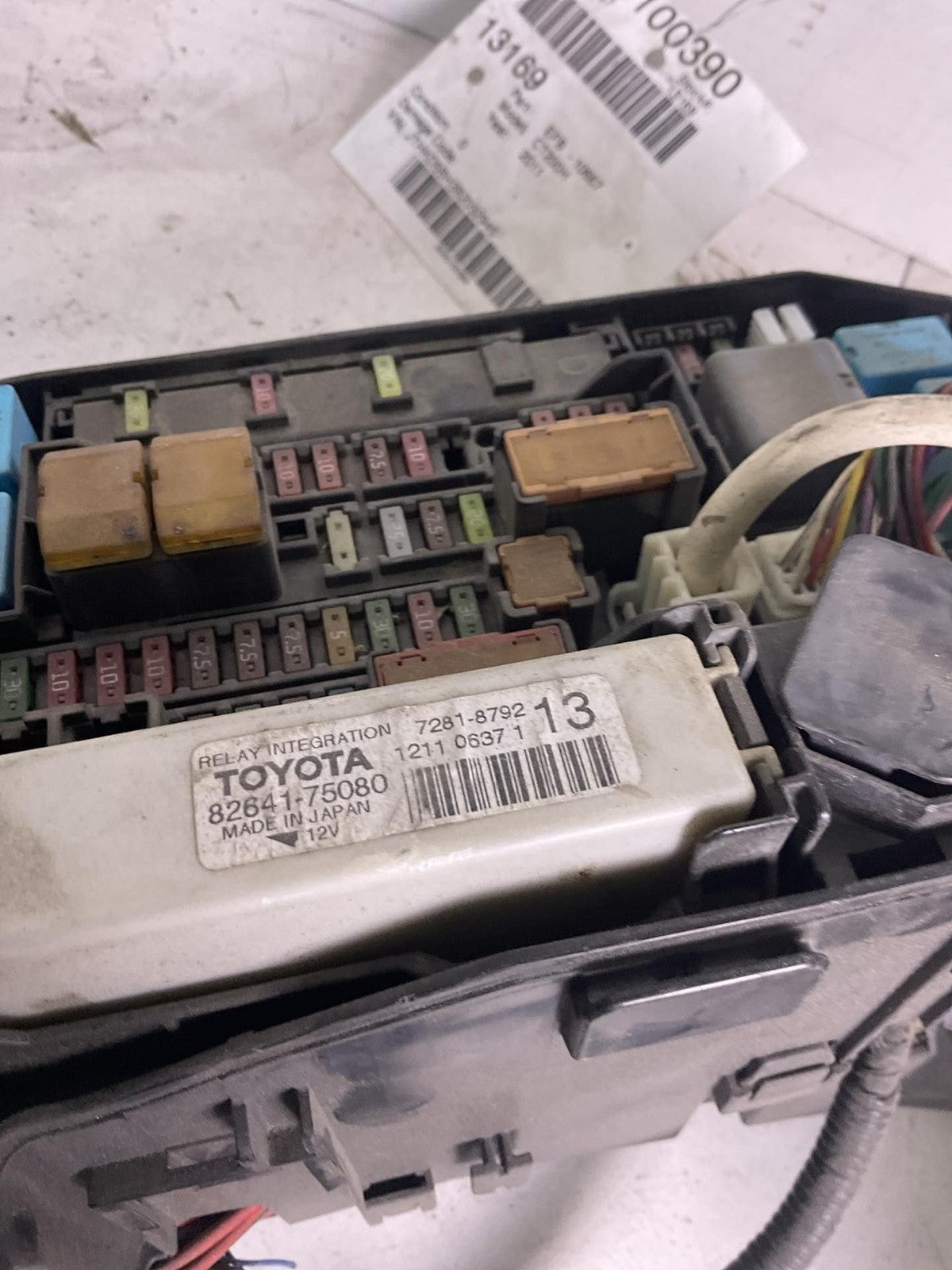 Engine Fuse Box LEXUS CT200H 11 12 131