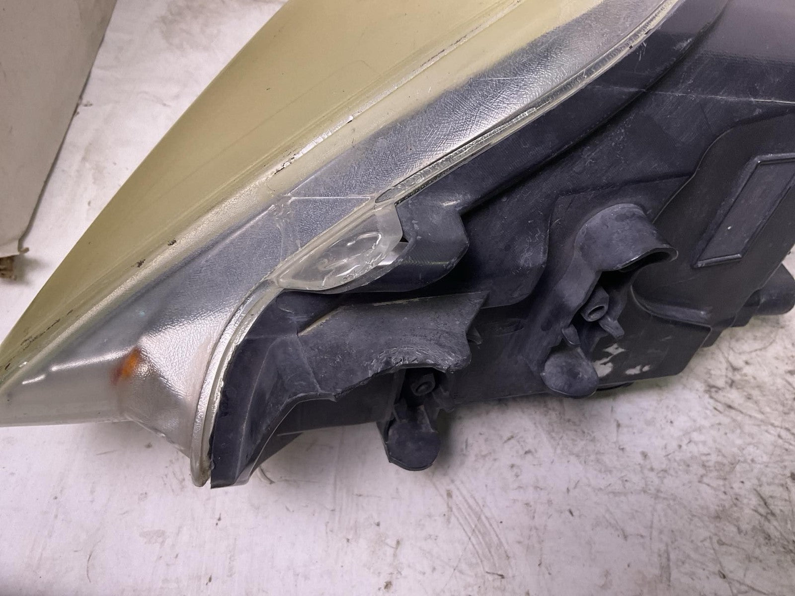 Headlamp Assembly FORD FOCUS Right 12 13 145