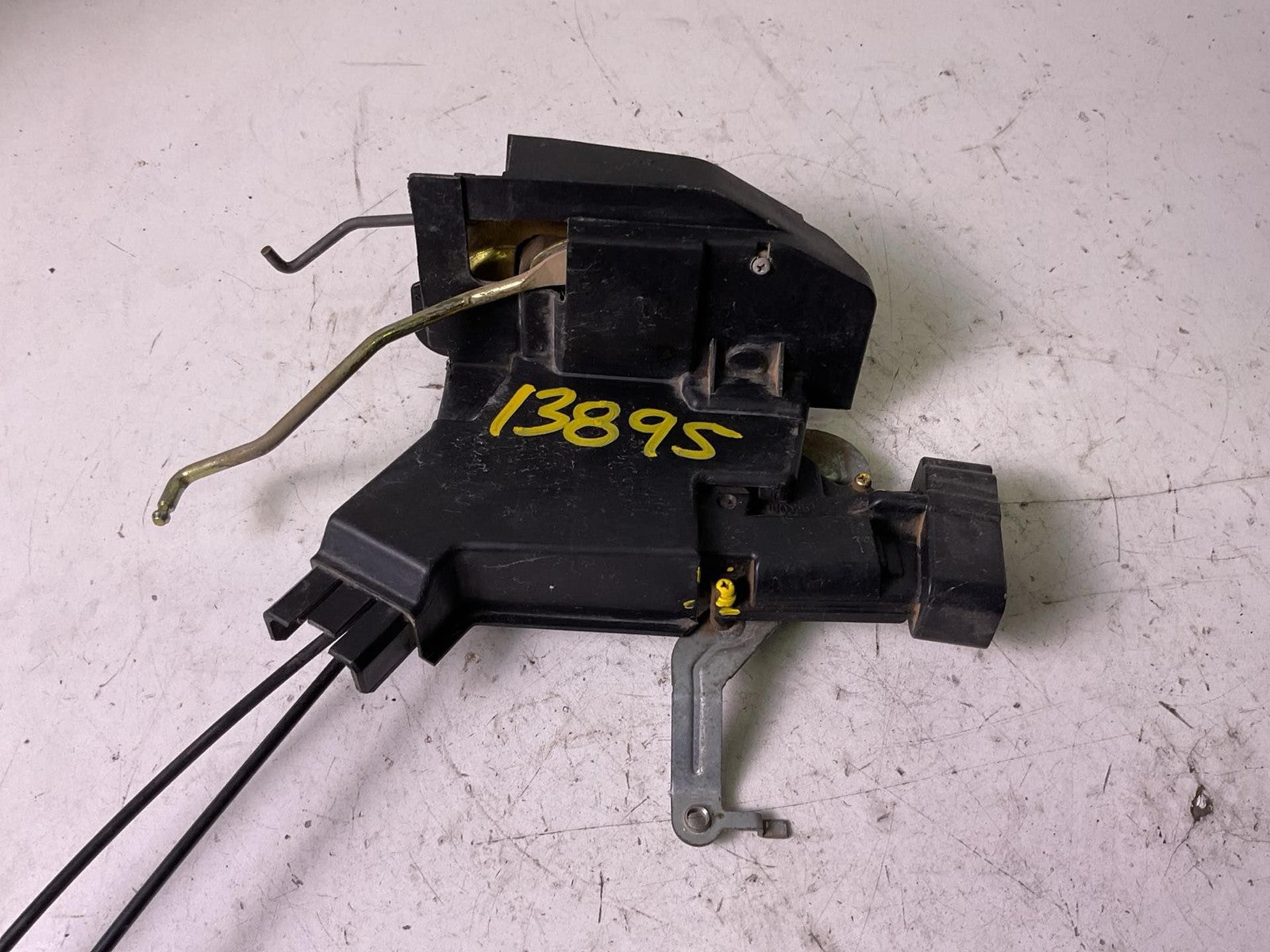 Front Door Latch TOYOTA SEQUOIA Left 01 02 03 04 05 06 071