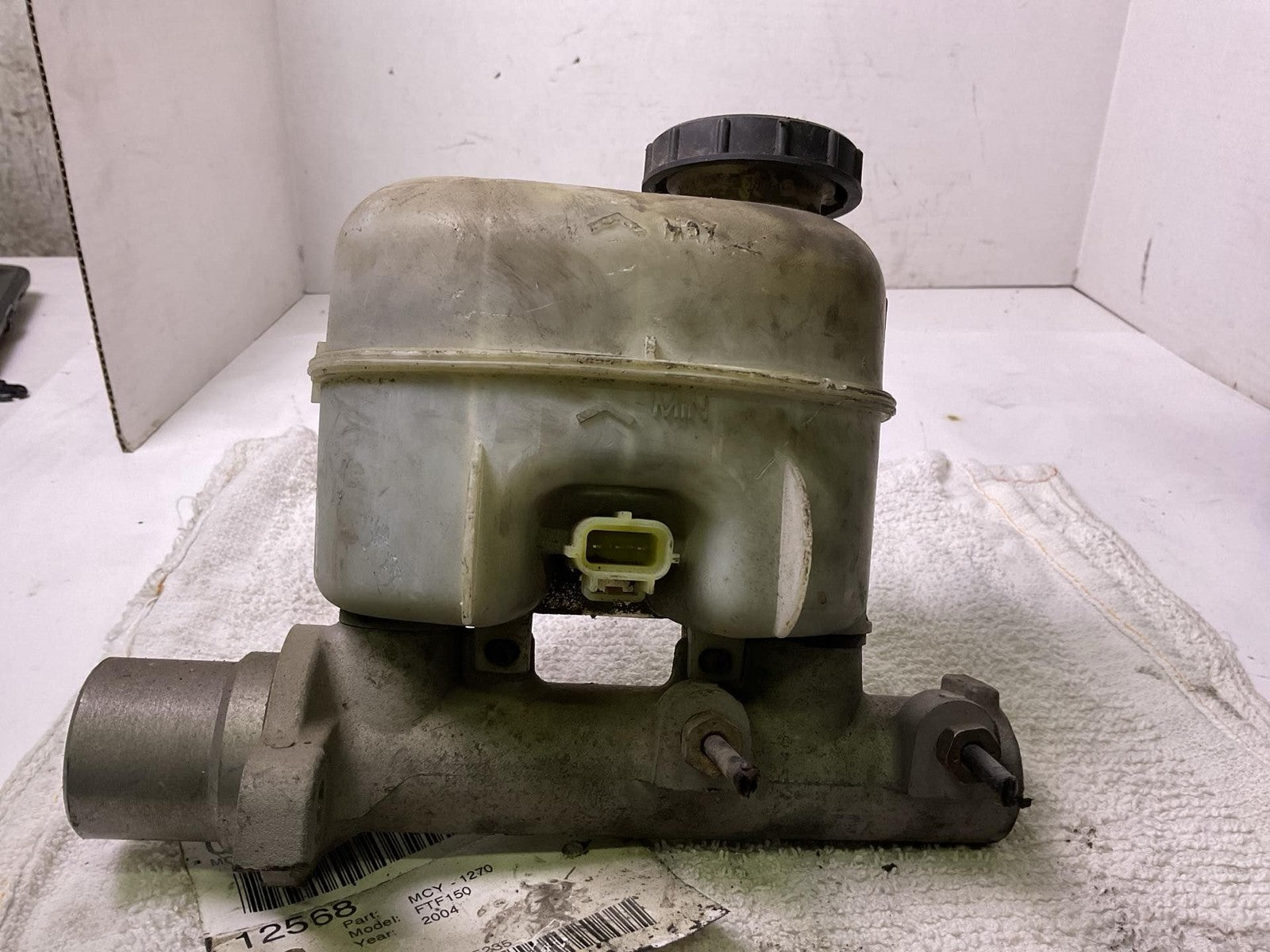 Master Cylinder FORD PICKUP F150 04 05 06 07 080