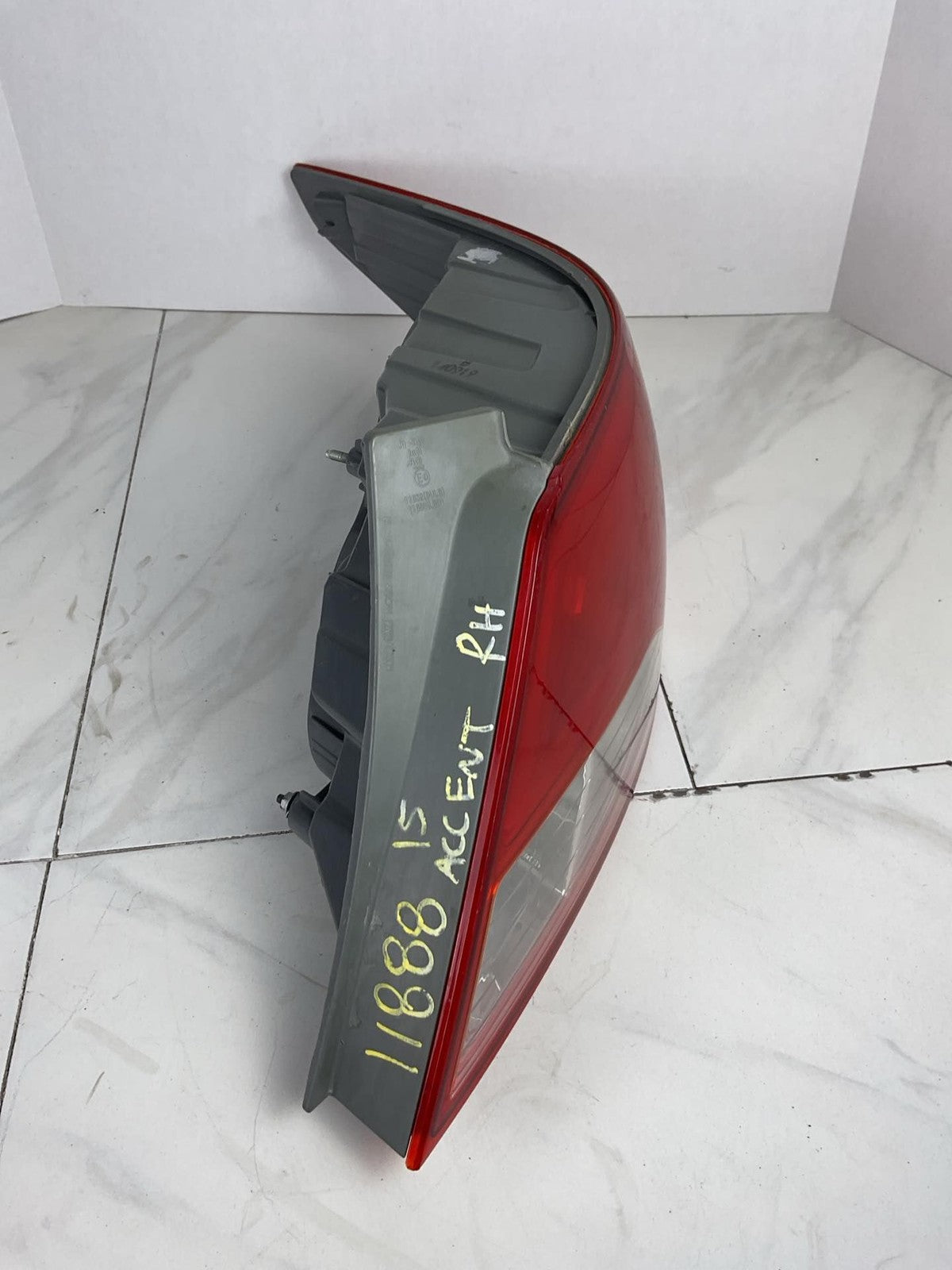 Tail Light Assembly HYUNDAI ACCENT Right 15 16 173