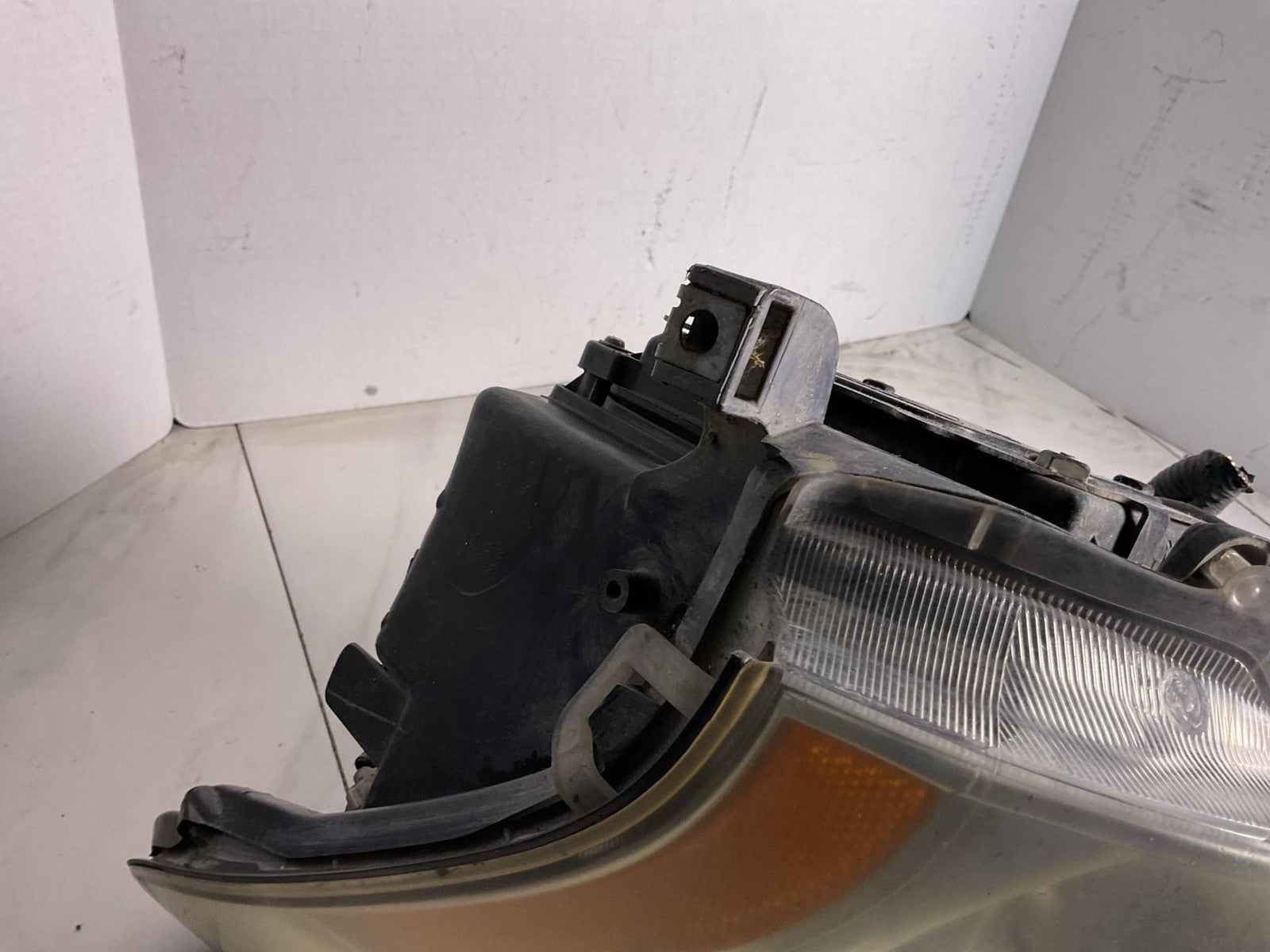 Headlamp Assembly LEXUS RX330 Left 04 05 069