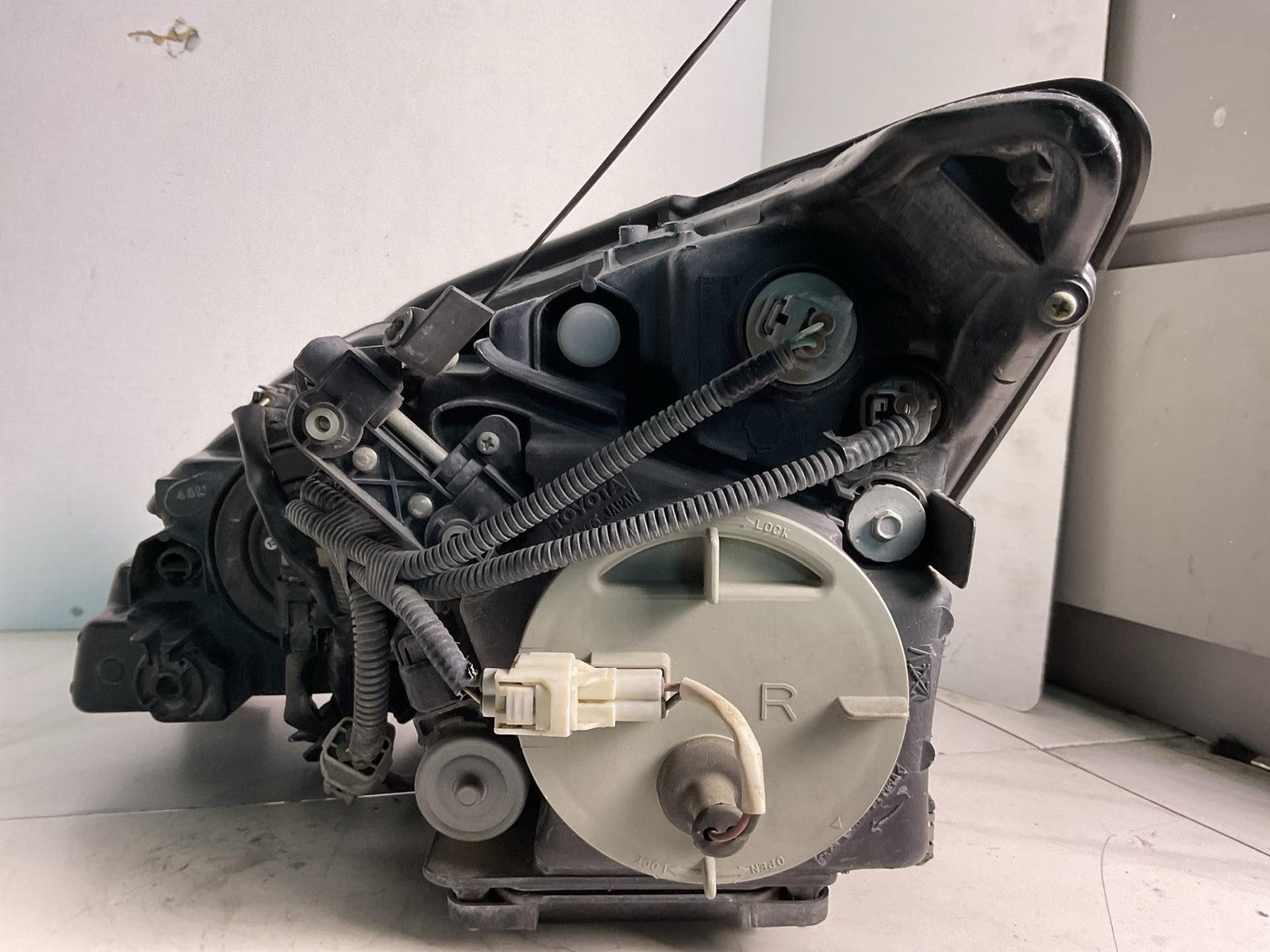 Headlamp Assembly LEXUS RX330 Right 04 05 066