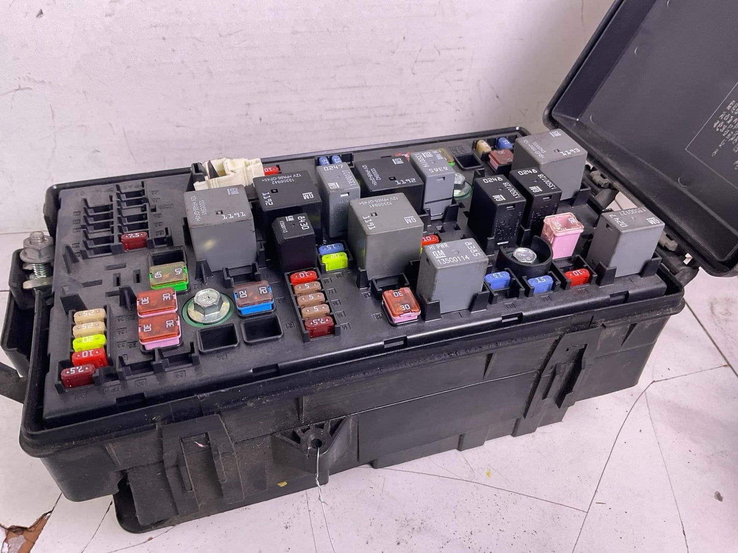 Engine Fuse Box For 2011 Chevy Camaro0