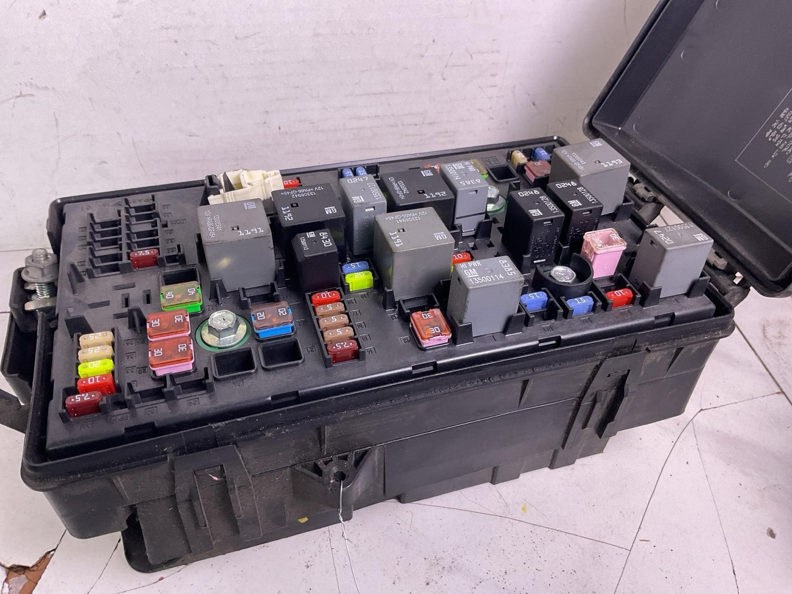 Engine Fuse Box For 2011 Chevy Camaro0