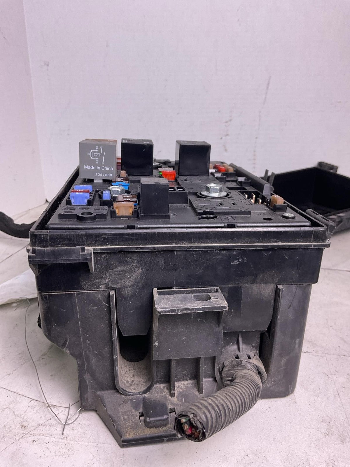 Engine Fuse Box CHEVY VOLT 13 14 154