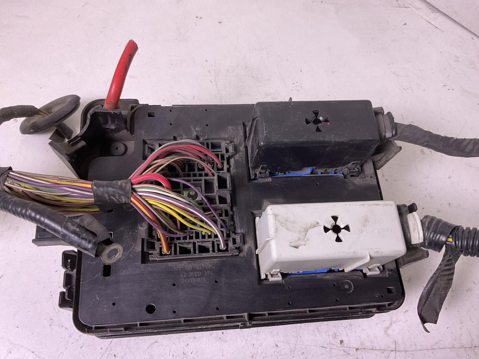 Engine Fuse Box CHEVY SONIC 12 133
