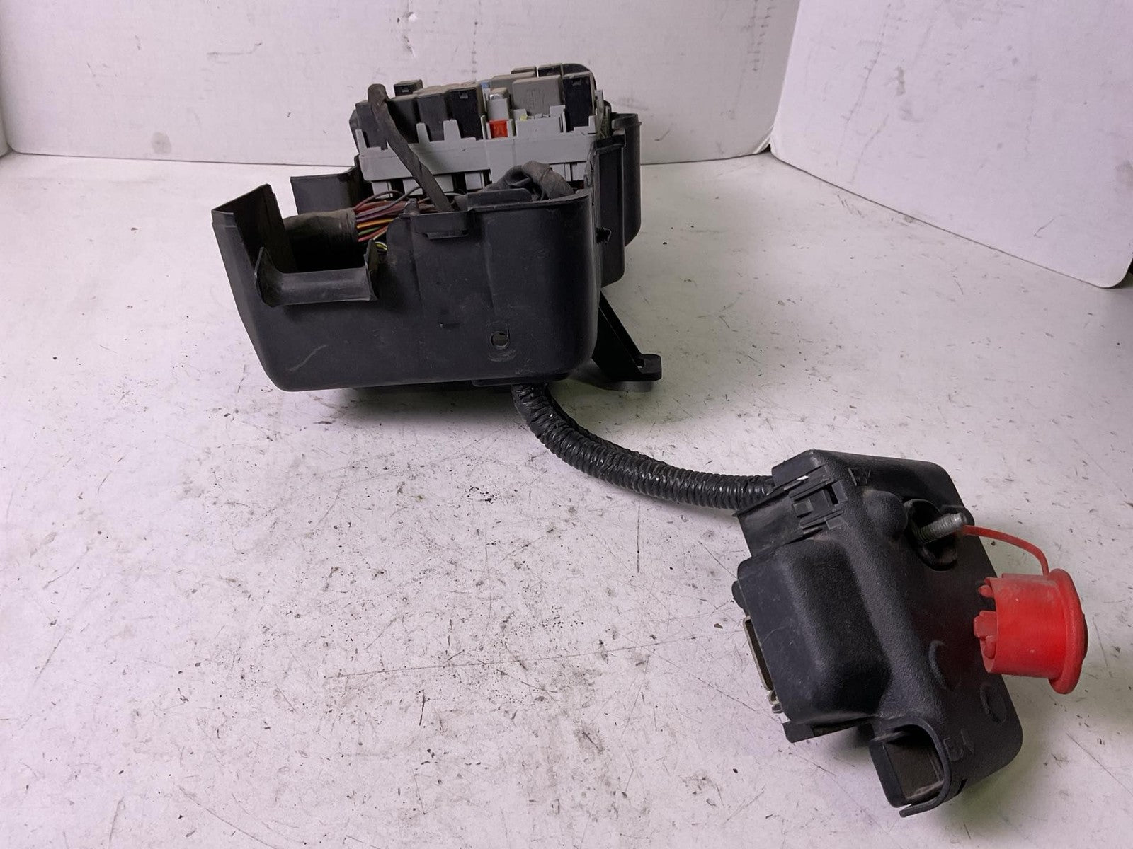 Engine Fuse Box For 2015 2016 Dodge Dart2