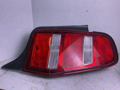 Tail Light Assembly FORD MUSTANG Right 10 11 120