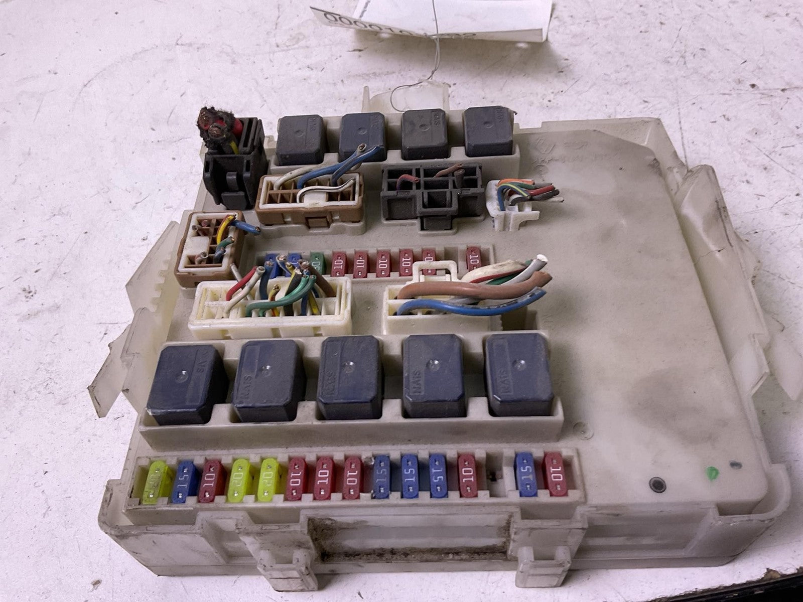 Engine Fuse Box NISSAN TITAN 04 05 061