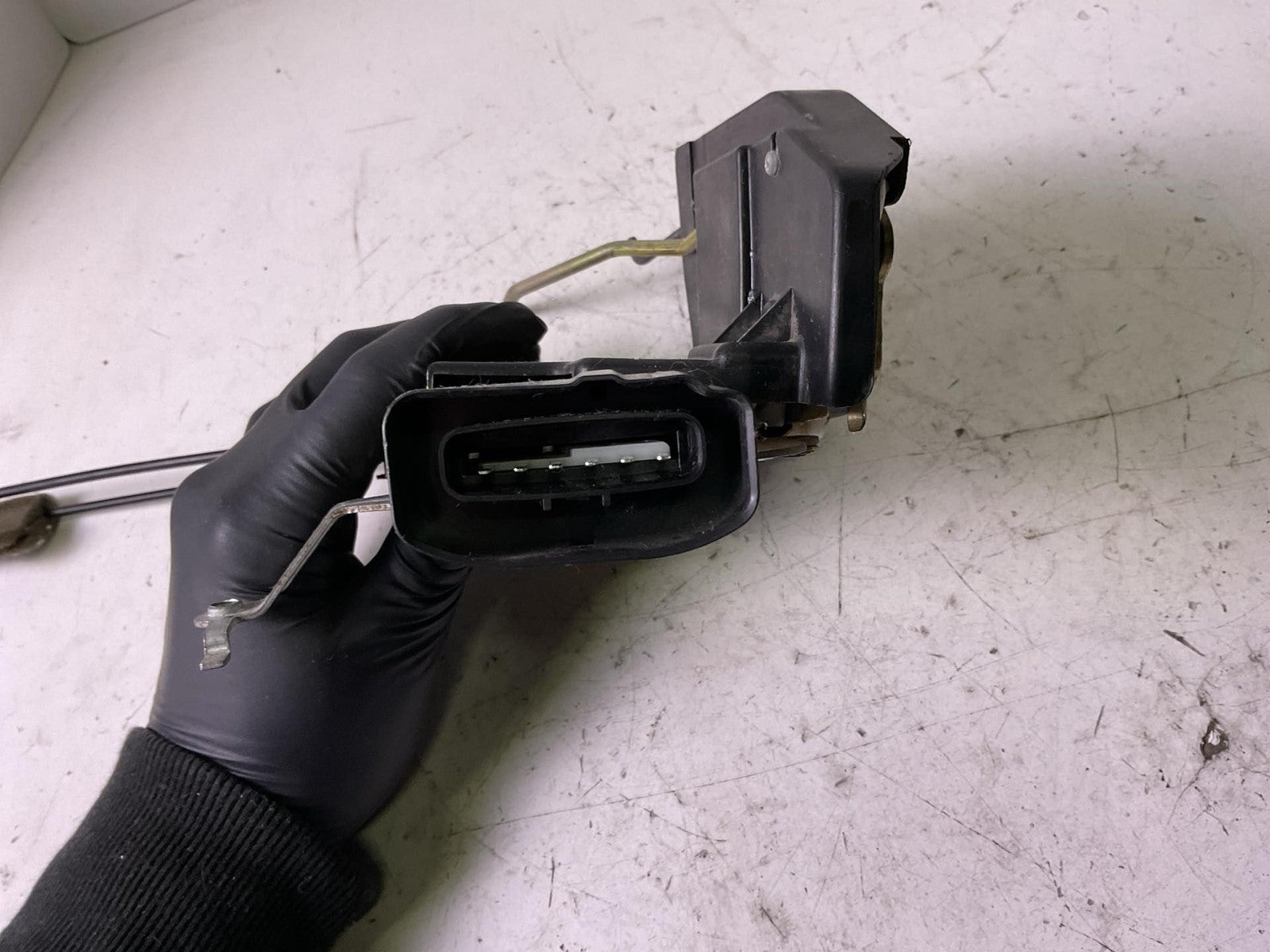 Front Door Latch TOYOTA SEQUOIA Left 01 02 03 04 05 06 072