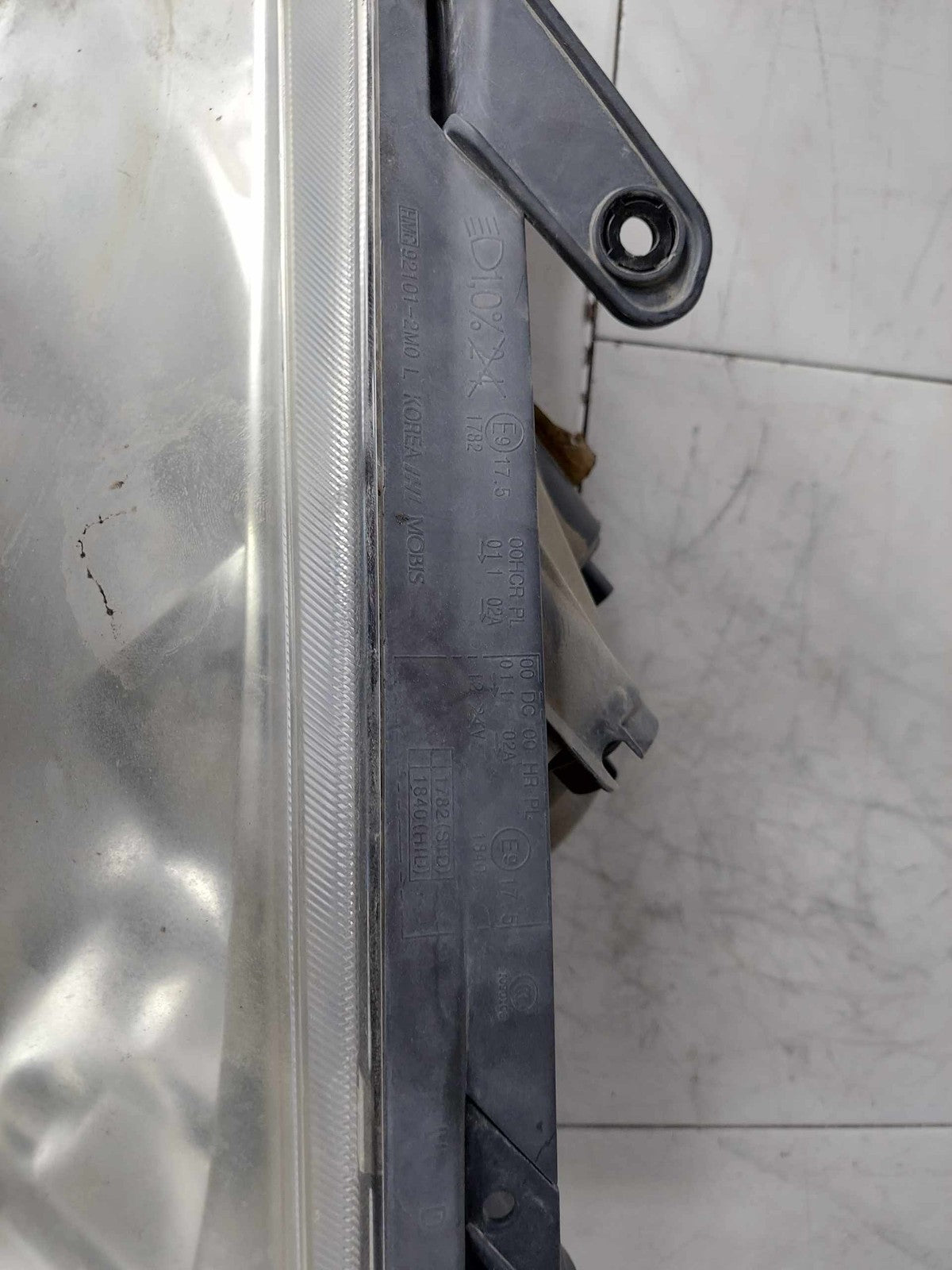 Headlamp Assembly HYUNDAI GENESIS Left 09 10 11 124