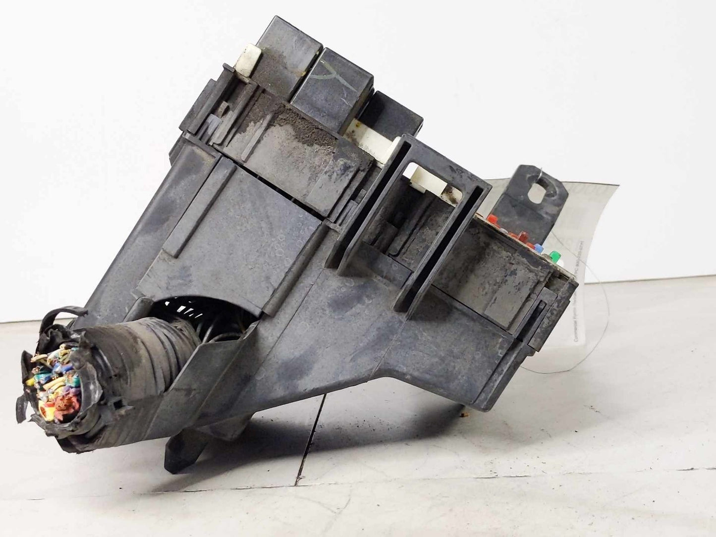 Engine Fuse Box FORD FIESTA 11 12 134