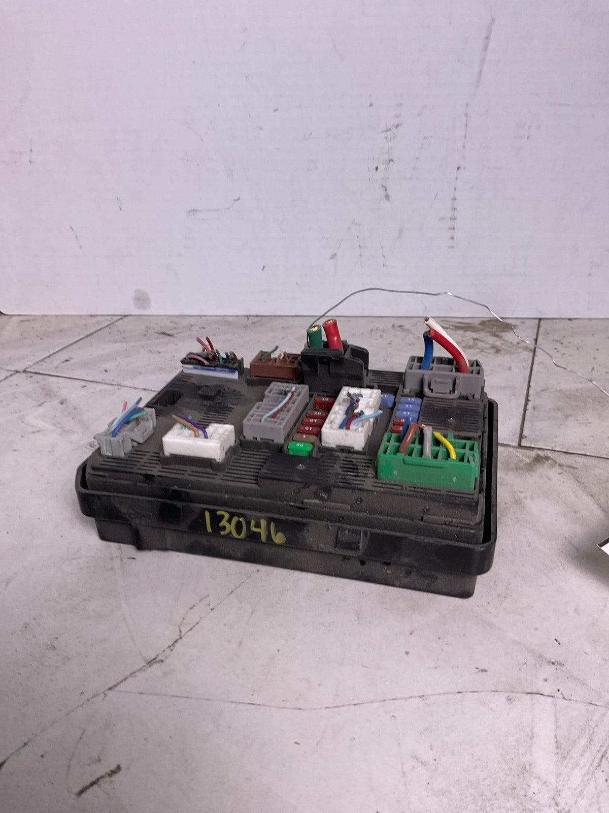 Engine Fuse Box NISSAN VERSA 20 21 22 23 241