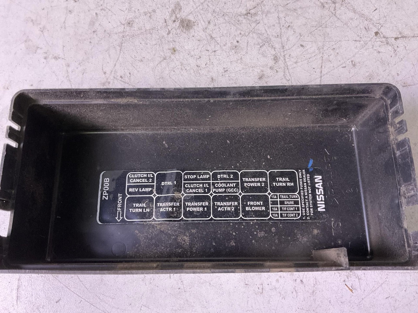 Engine Fuse Box NISSAN PATHFINDER 10 11 126