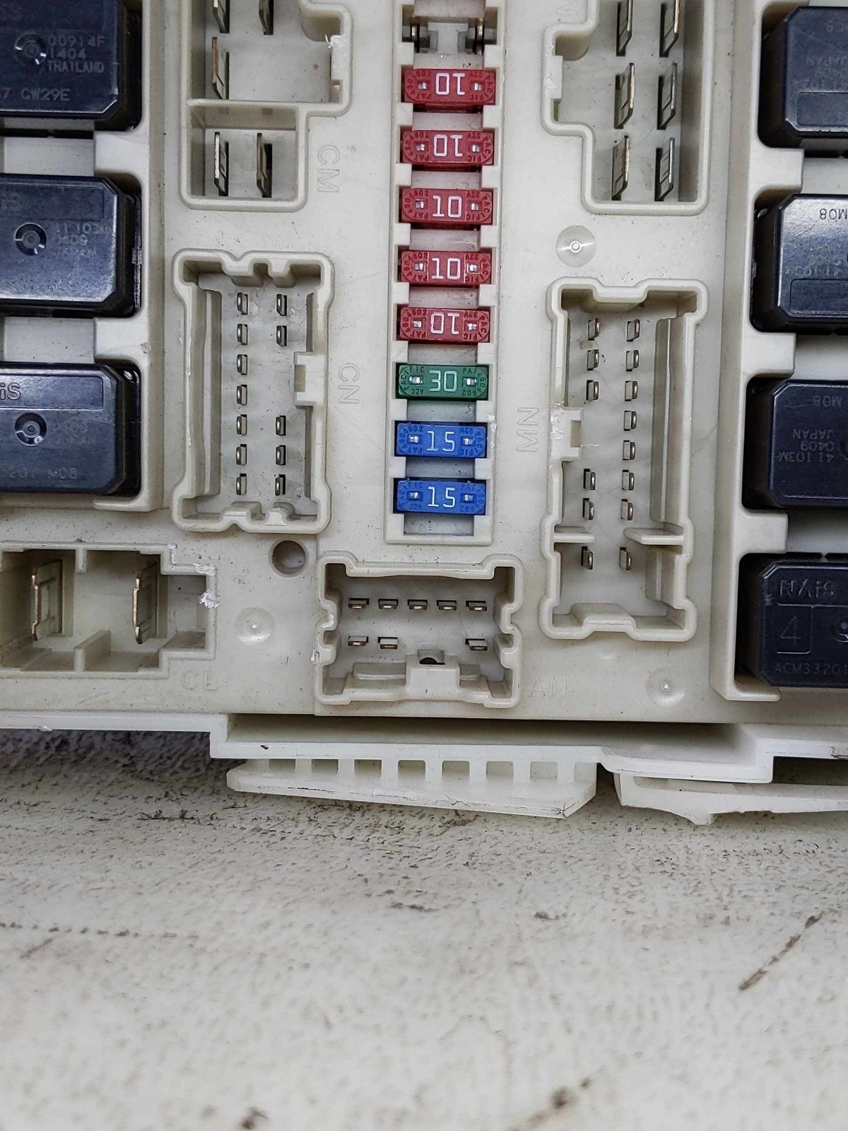 Engine Fuse Box NISSAN TITAN 04 05 069