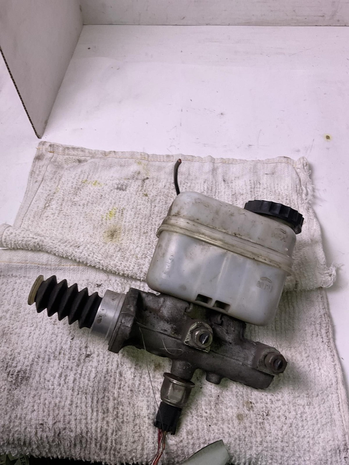 Master Cylinder FORD EXPEDITION 02 03 04 05 060
