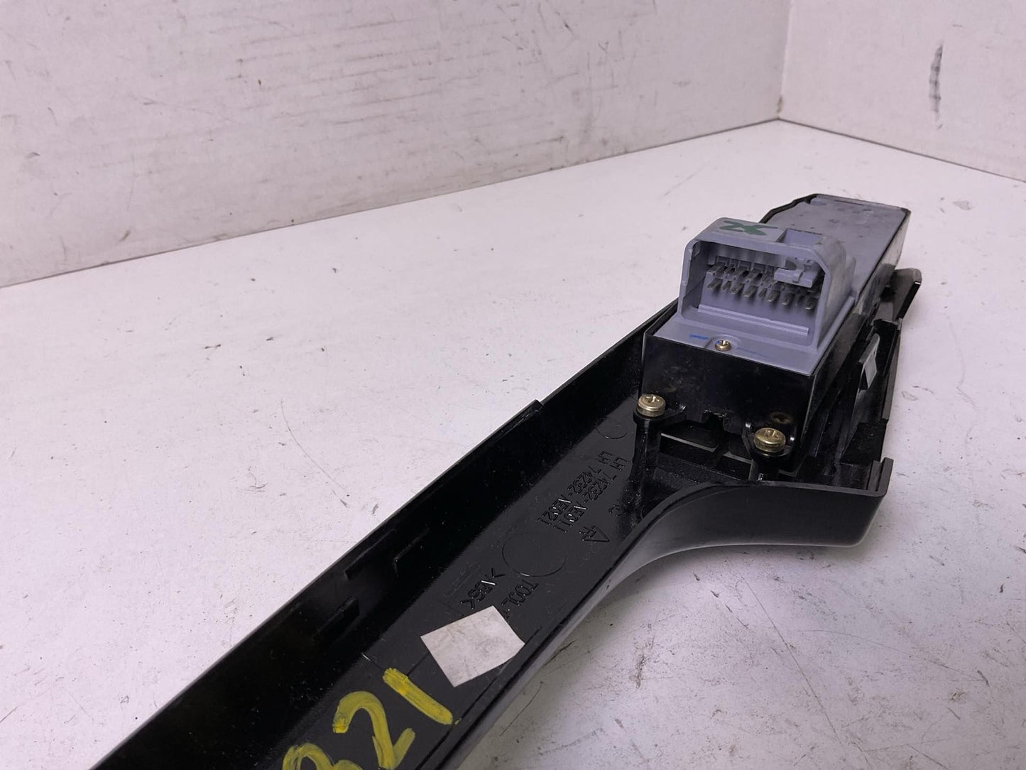 Door Switch Front TOYOTA SIENNA 04 05 06 07 08 09 108