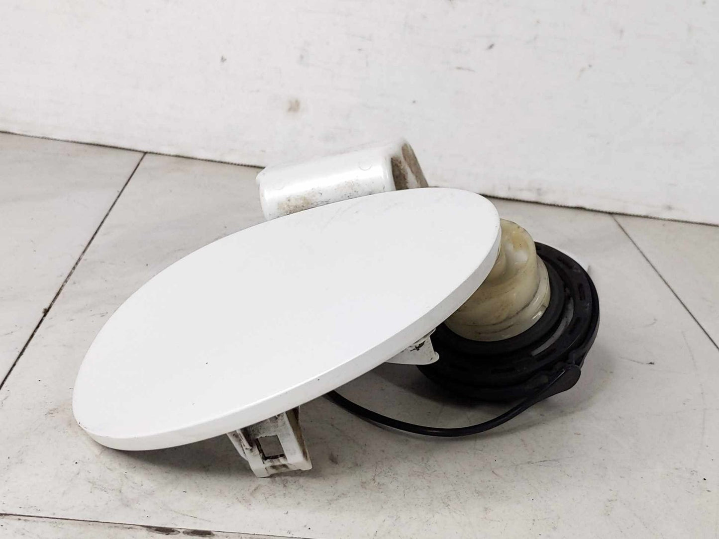 Fuel Tank Door KIA CADENZA 14 15 162