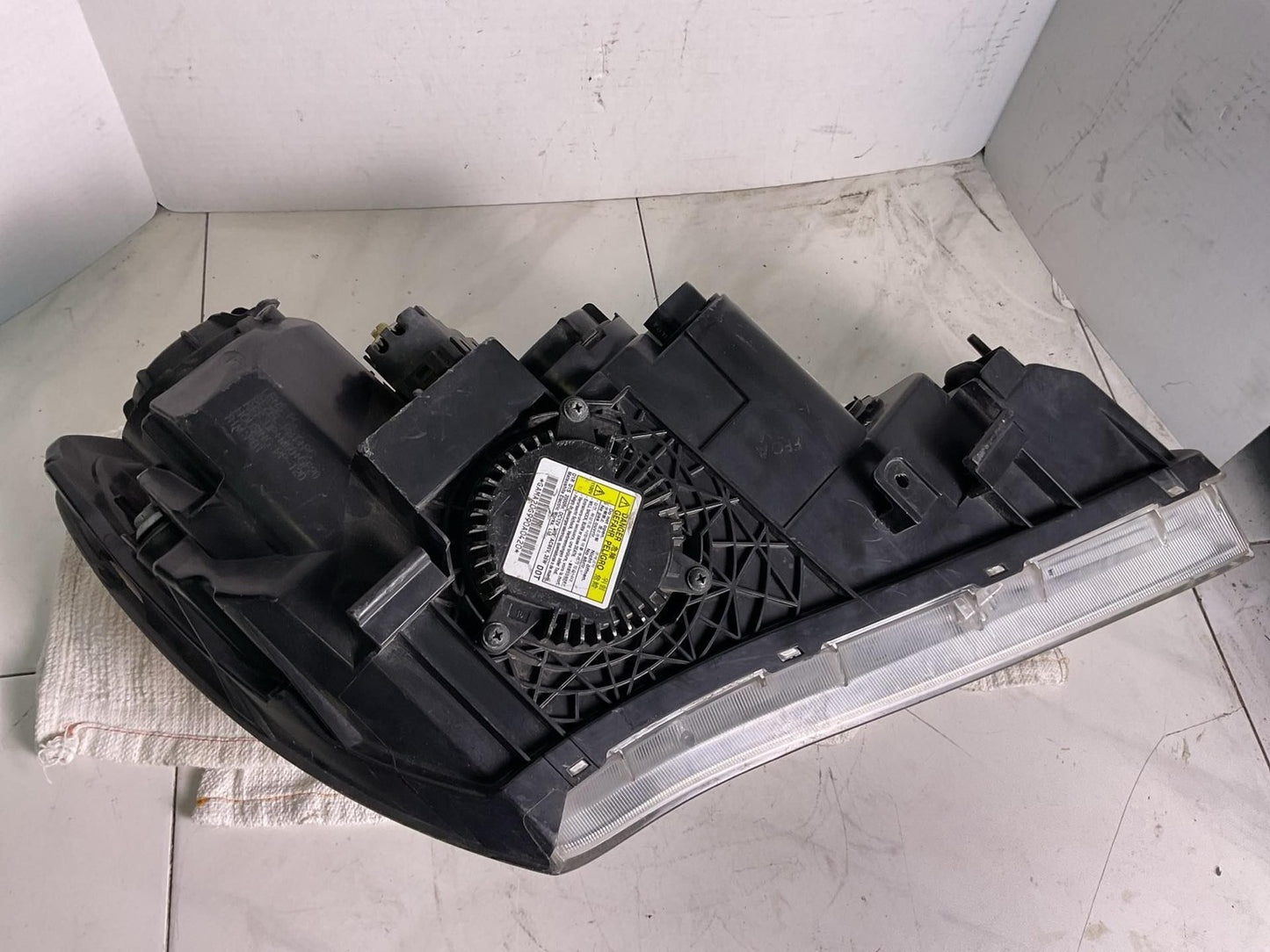 Headlamp Assembly HYUNDAI GENESIS Left 09 10 11 125